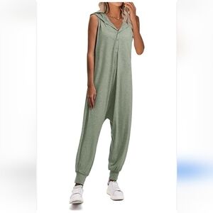 Light green hooded jumpsuit sleeveless, M